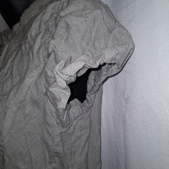 Calvin Klein pin striped button-down short sleeve blouse size medium - Picture 3 of 6